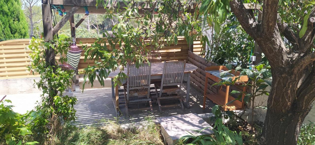 Les Mondes - Appartement Bas De Maison Ensues-la-Redonne Dış mekan fotoğraf